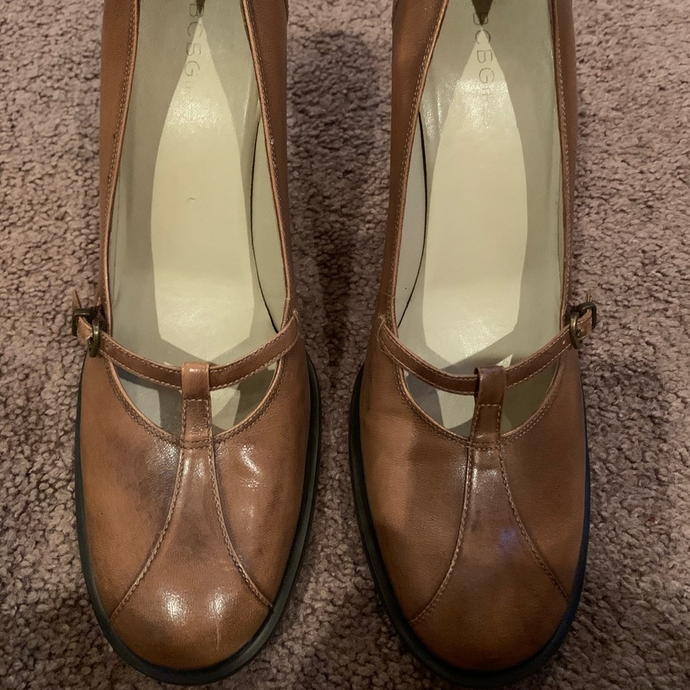 BCND Round Toe Antique Leather Finish Pump